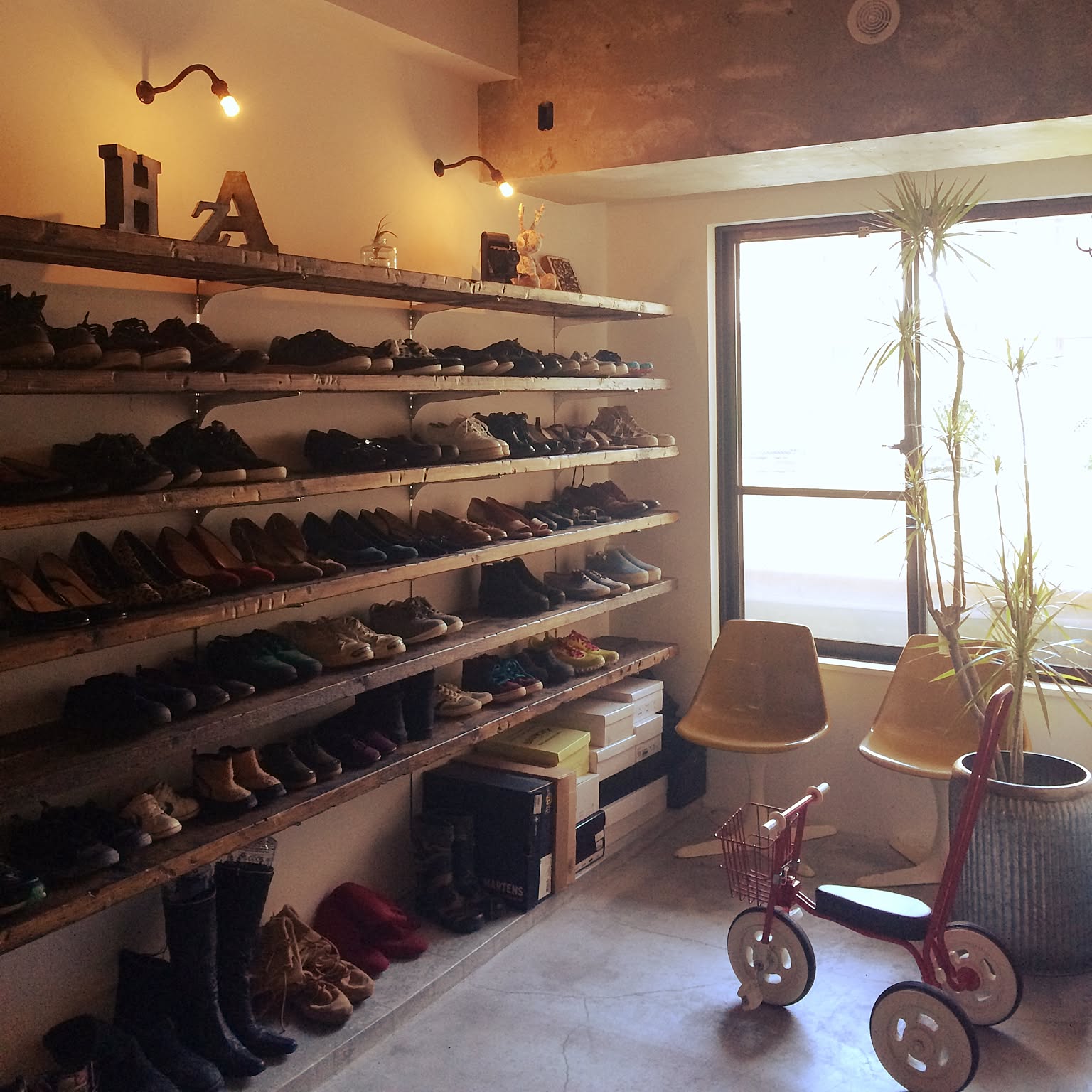 靴の収納アイデア11選！下駄箱・玄関をおしゃれにする方法や部屋での方法もご紹介！特集・コラム - ディノス