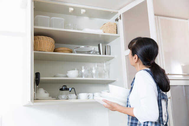 キッチンに吊り戸棚は後付けできるの? メリットとデメリットも解説リフォーム・修理なら リフォマ