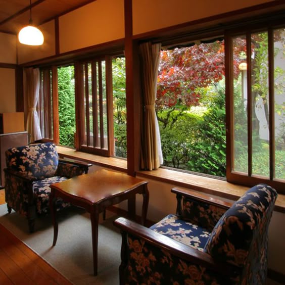 大正ロマンが香る和洋折衷のレトロな二世帯の家施工事例真壁づくりの本物の国産ひのきの家が1000万円台からサイエンスホーム