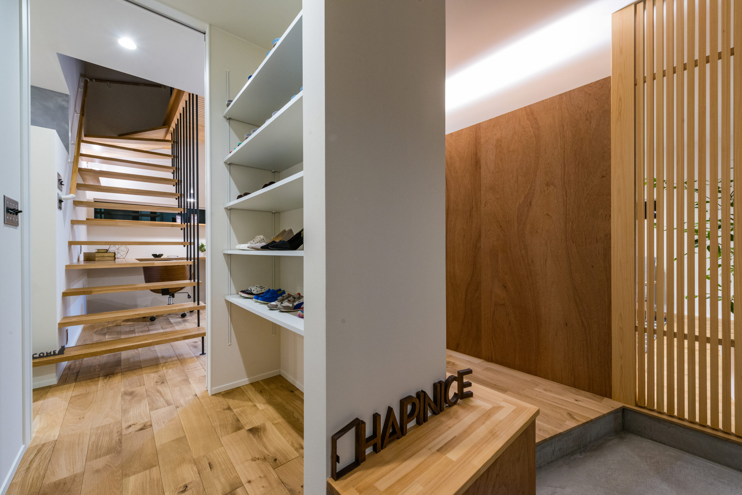 玄関と階段の間取りの相談です。どうか知恵をお貸しください。 - 教えて！住まいの先生 - Yahoo!不動産