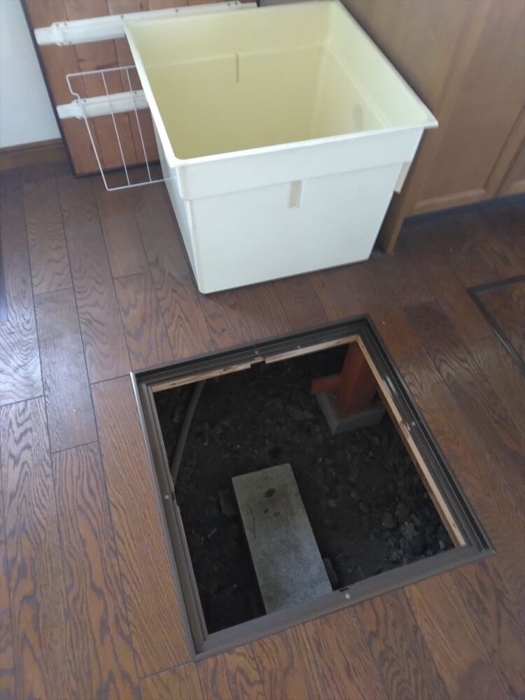 床下配線工事で、電源とLAN配線を床下から！ - 東京オフィス内装工事.com