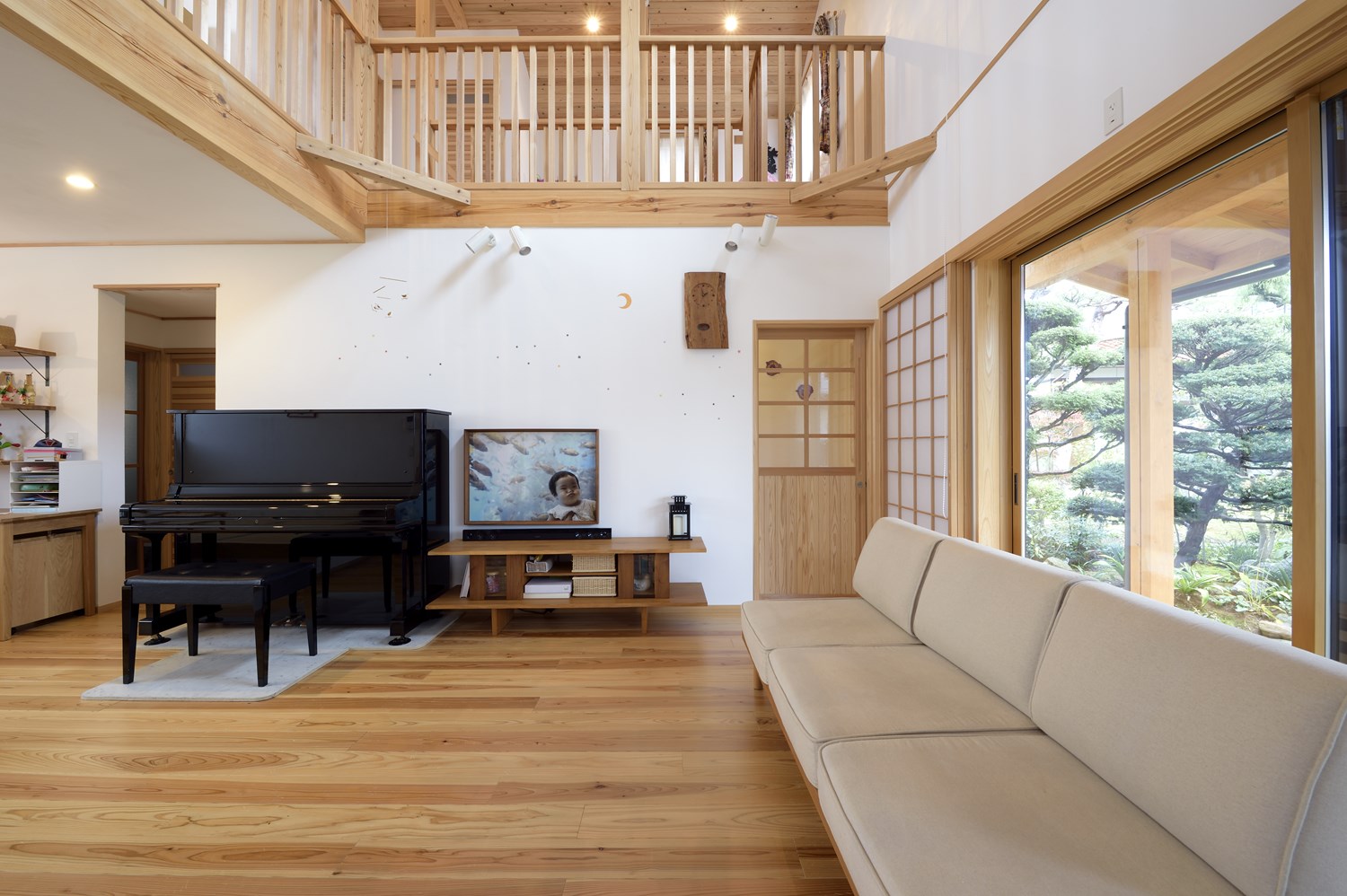 手が届くホテルウェディング」アーチ型の天井 を備えたチャペルです。少し手狭に感じましたが、 口コミ・評判コートヤード・マリオット銀座東武ホテル ウエディングパーク