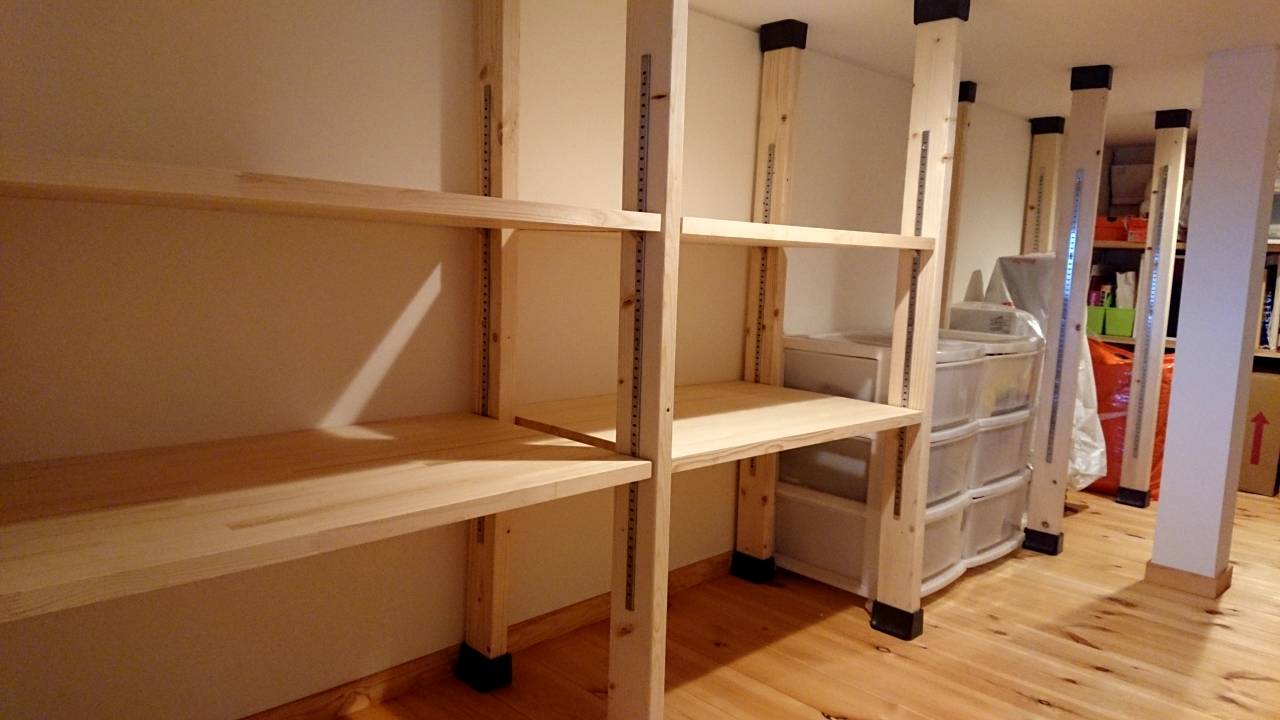 屋根裏収納を素敵空間にするDIYアイデア 棚など 屋根裏収納の自作は危険!?名古屋の高気密高断熱住宅なら 手の届く、低燃費で長持ちする家＋ エンズホーム