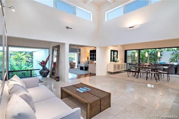 ロースタイルリビングを吹き抜けにした「白」の家ダイワハウスの建築事例・建築実例注文住宅ダイワハウス