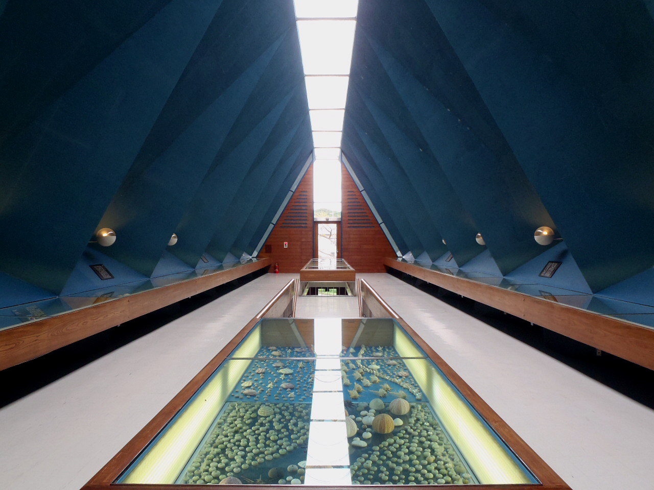 光のシークエンスを体現するモダニズム建築 豊田市美術館谷口 吉生建築とインテリアを知る