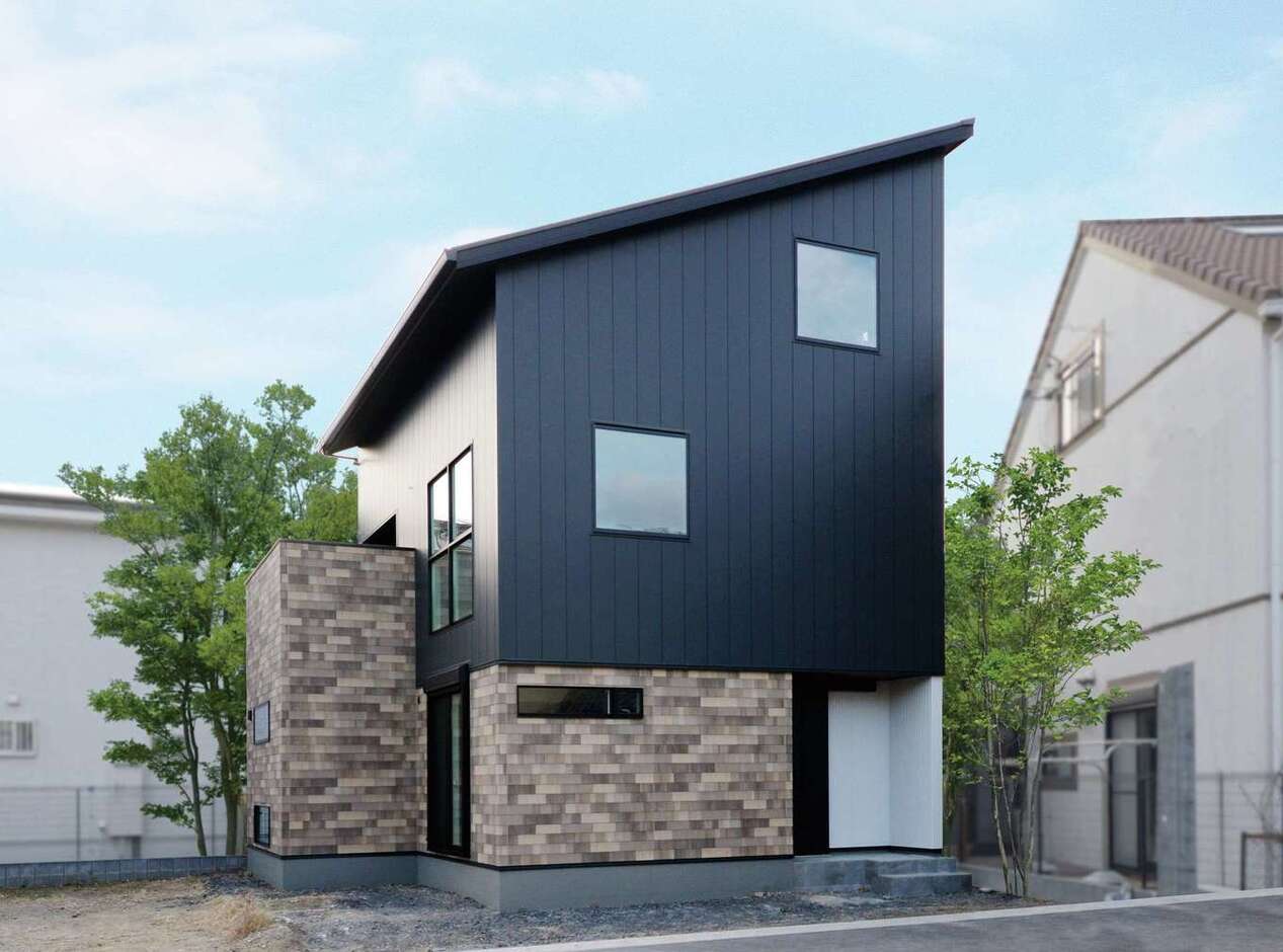 木の壁のメンテナンスに木目調ガルバリウム鋼板をご紹介！ 新城市－奥三河外装へ