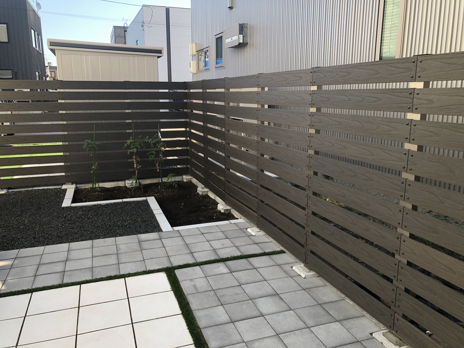 目隠しフェンス ウリンフェンス 50枚セット サイズ：L1000mm×W100mm、板厚12mm ウリン材 高耐久 ハードウッド木製フェンス、アイアンウッド ※天然木のためサイズには誤差が生じます。総合エクステリア専門店 東京ガーデニングスタイル