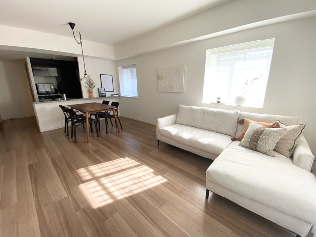 ルームツアー ミニマリスト家族4人×コンパクトハウスで暮らすぜいたくゆるミニマリスト