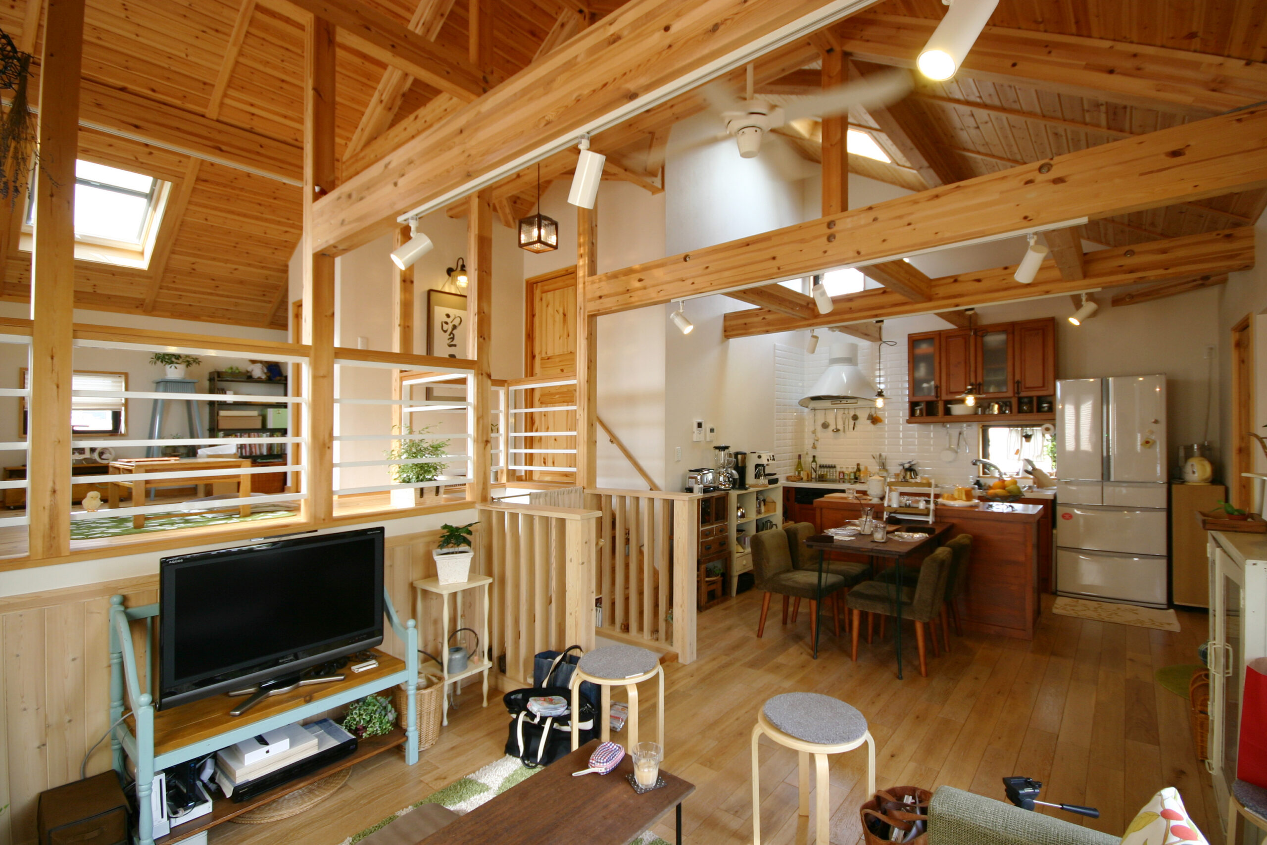 縦横に広がりのある大空間。ロフト付き吹き抜けリビングのある平屋の住まい。 注文住宅は知多のハウスメーカーパナホーム愛知