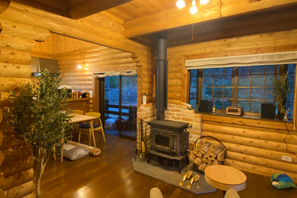 ログハウスに暮らしてみれば:補修しましょう