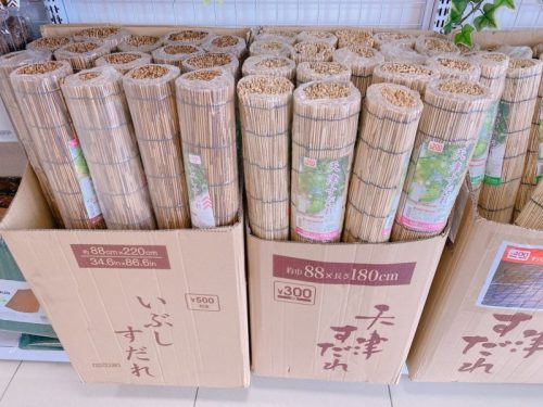 100均ダイソー夏グッズ① すだれの値段とサイズもご紹介 シェード,オーニングフック,腕カバーなど日よけ対策グッズが豊富♪雪見日和