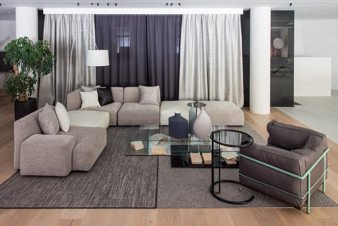 どう組み合わせる?グレーの床× 定番カラー ソファ&ラグの色25パターンインテリアFORCE