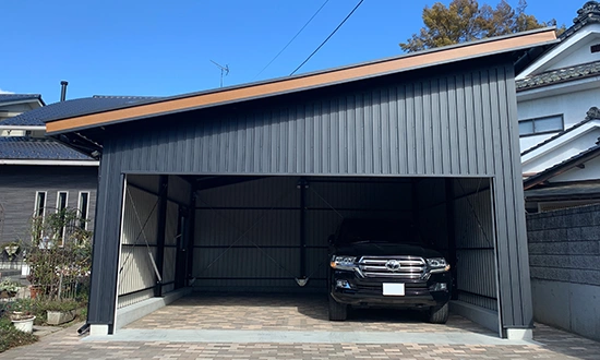 株式会社イープラン最も人気が高い木造ガレージ施工例5選の紹介！ かっこいい木造ガレージをお探しの方は必見です！今まで多くの施工事例を紹介してきましたが、その方でも特に人気の高い 「おしゃれな木造ガレージの施工事例5選」をご紹介したします。Instagram