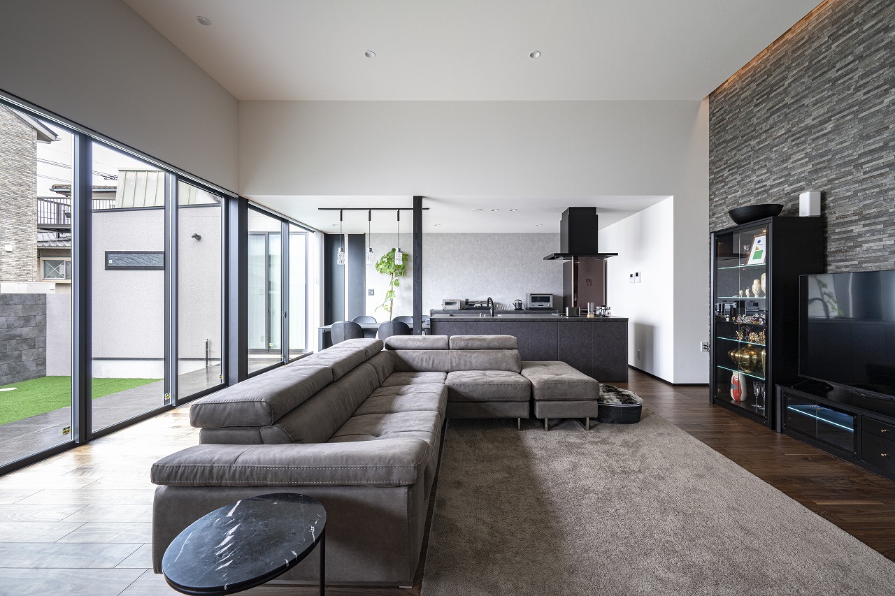 ホテルのようなお部屋にしたいなら、高級感のあるシックモダンインテリアを取り入れよう