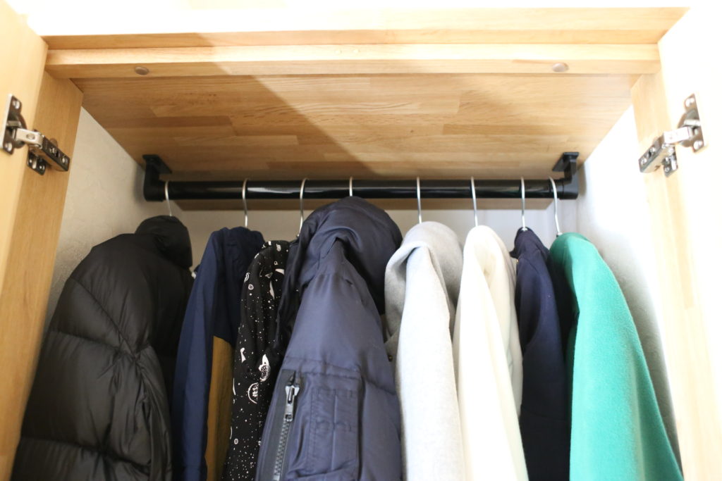 新築のリビング収納 コートクローク＆ランドセル置き場兼用に 奥行き＆幅公開- 35坪2,000万の注文住宅ブログあべんちのマイホーム記録