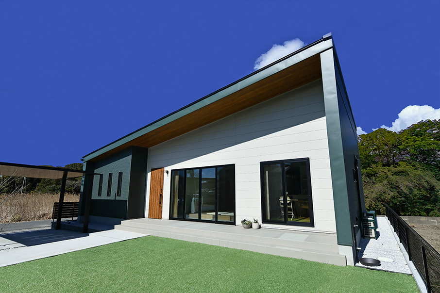 おしゃれでかっこいい平屋の外観12選！理想の住まいを叶えるデザインのポイントを解説注文住宅を鹿児島で建てる - カゴスマ