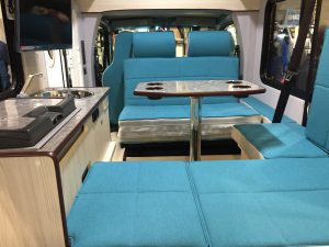 トレールジョイ Ｊ２２０ フロント内装 : 田舎暮らしのトレーラー牽き！ ☆キャンピングトレーラーの日記☆