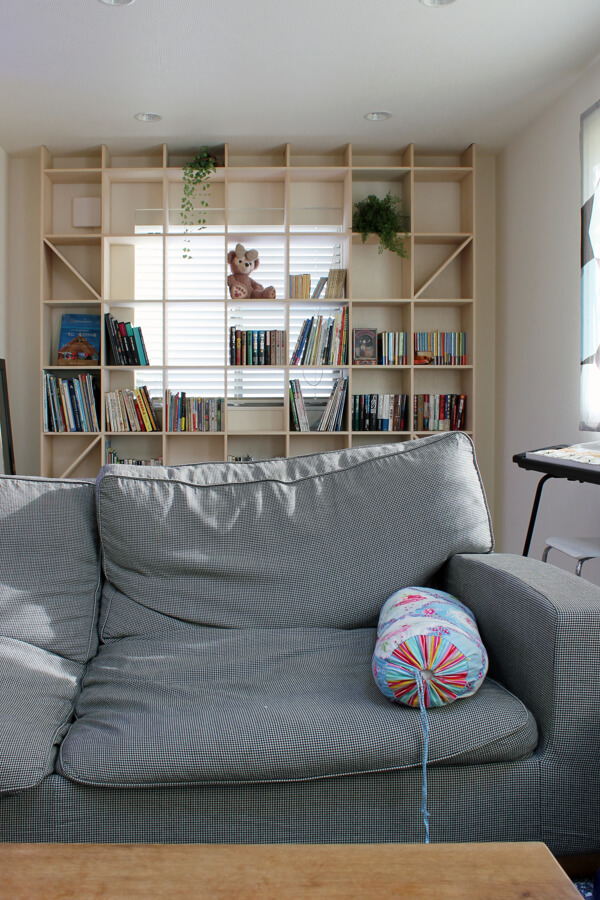 家族団らんのそばに「本」を。「リビング本棚」のメリットとおすすめ家具 <