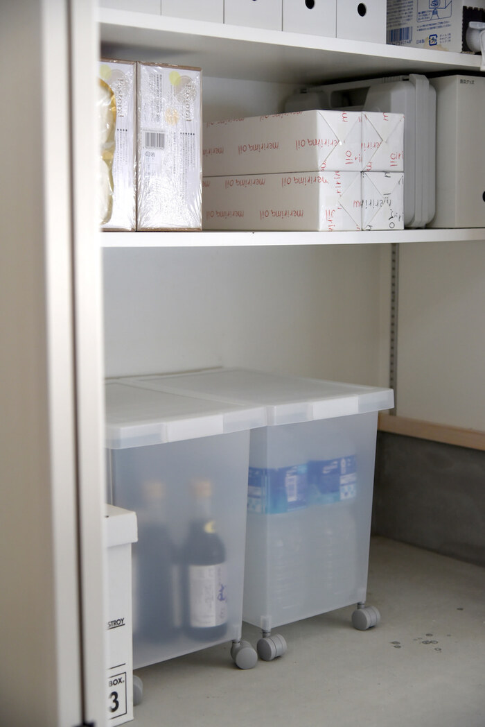 箱買いペットボトルのおしゃれな収納アイデア。無印良品とIKEAでストック収納