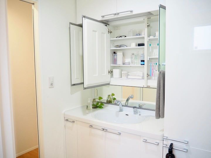 鏡 壁掛け 丸 ウォールミラー 丸型 ラウンド 日本製 おしゃれ 北欧 52cm 姿見 全身 玄関 洗面台 洗面所 ミラー 木製 木枠 アンティークトイレ 白 可愛い 国産 Lon ウォールミラー 全3色 60cm幅 鏡 エントランス サニタリー ランドリー 丸型