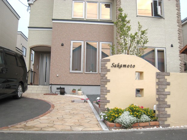 海外の玄関周りクリスマス飾りデザイン22選：千葉のお庭・外構専門店お得な情報更新中スペースガーデニング