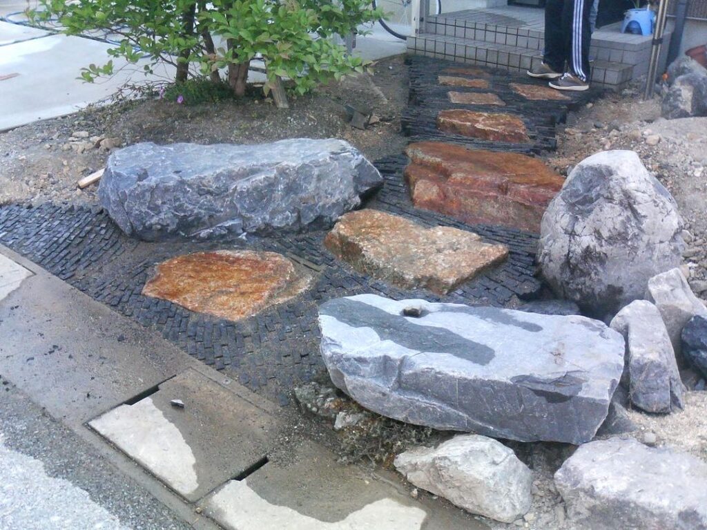 イエロー・オレンジ系石乱張りの玄関アプローチ5施工例写真集外構・庭・エクステリアの北ガーデンプロデュース西宮・宝塚・尼崎