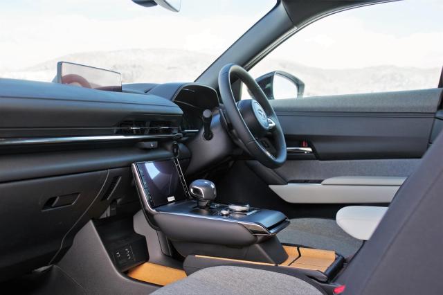 褒められ車中泊インテリア！ ５つのコツで雑貨の使い方をマスターしよう！車内雑貨カスタムの注意点も！ - SOTOBIRA