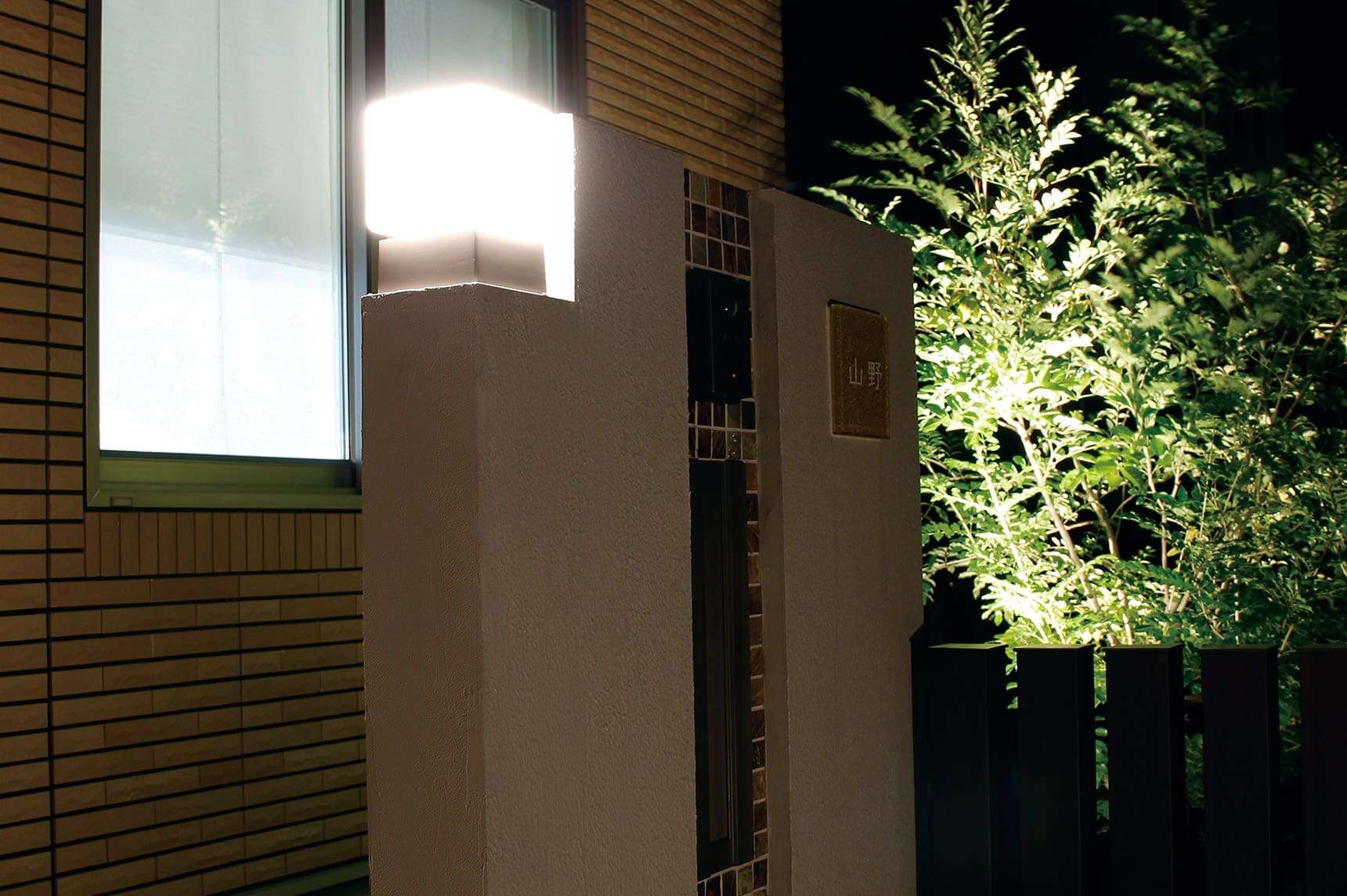 門柱灯の明暗センサー後付け。外構照明・ライトの費用相場イエシラベ