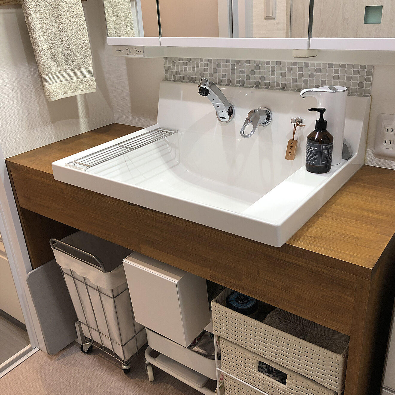 こっちの洗面は既製品: airy living 初めての家づくり。そして独り言