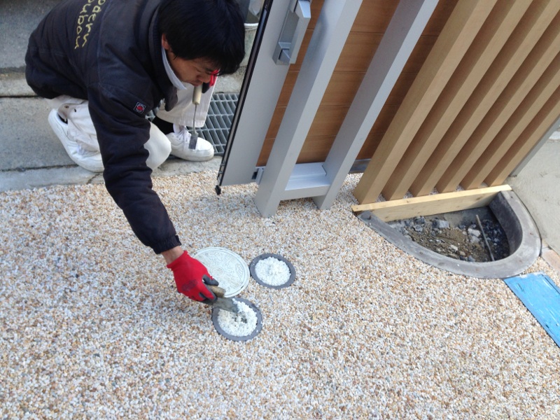 探してみて！コンクリートにミッキー風のアクセント株式会社フォーシーズン倉敷市近郊外構専門店