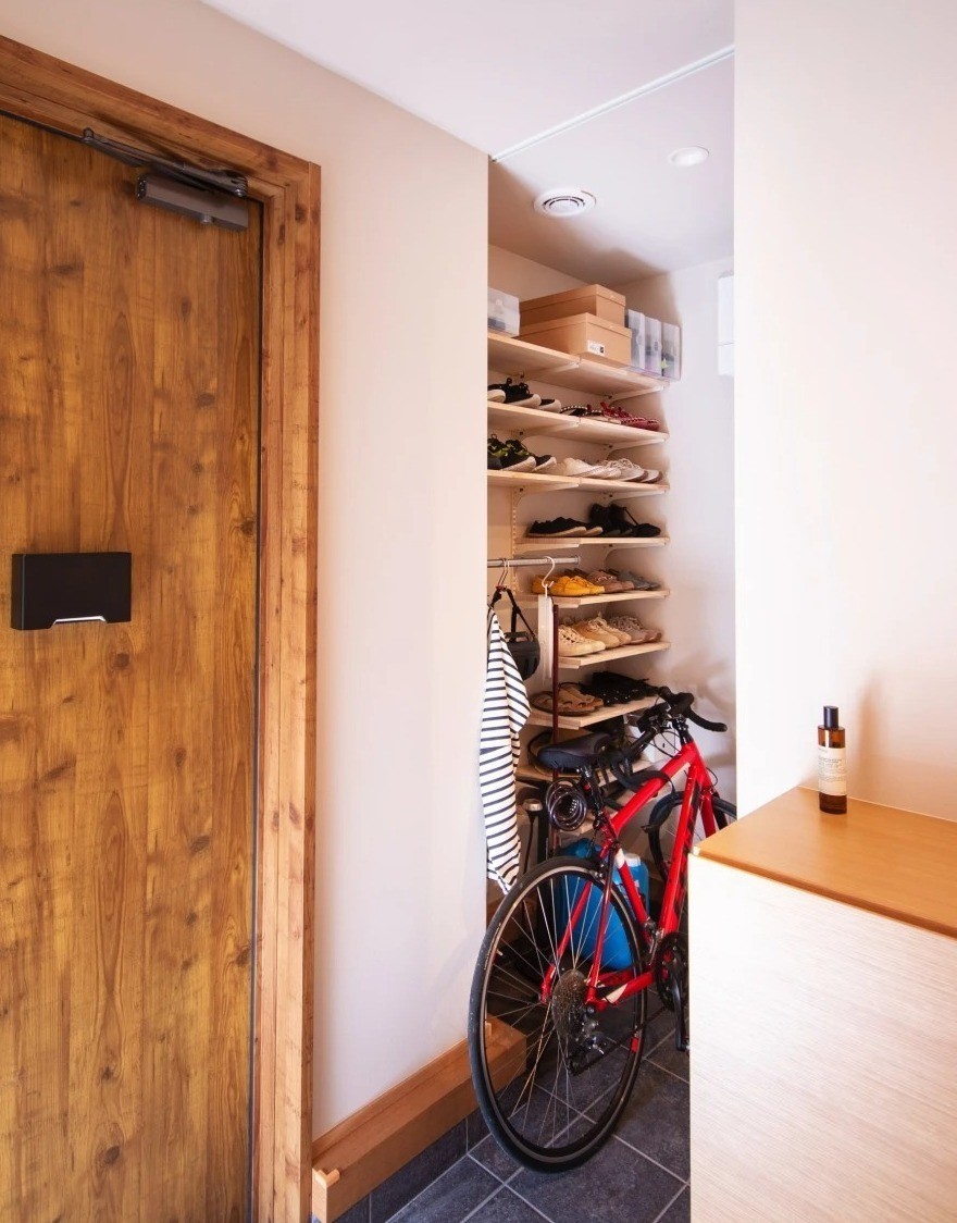 玄関収納のDIY追加アイデア実例をもとに効率的に収納力をアップしよう！ - オーダー家具、インテリア通販のアーネインテリア 公式