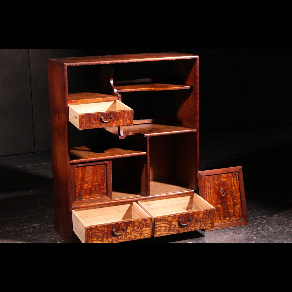 昭和レトロ 茶箪笥 飾り棚 ガラス扉 サイドボード 古家具 古民家ビンテージ ケヤキ 欅 茶箪笥 リメイク家具 日本製 和茶棚 サイドボード 和風飾り棚 食器棚 卓上 和モダン 家具 昭和レトロ チェスト・キャビネット ワジン 通販Creema クリーマ16702893