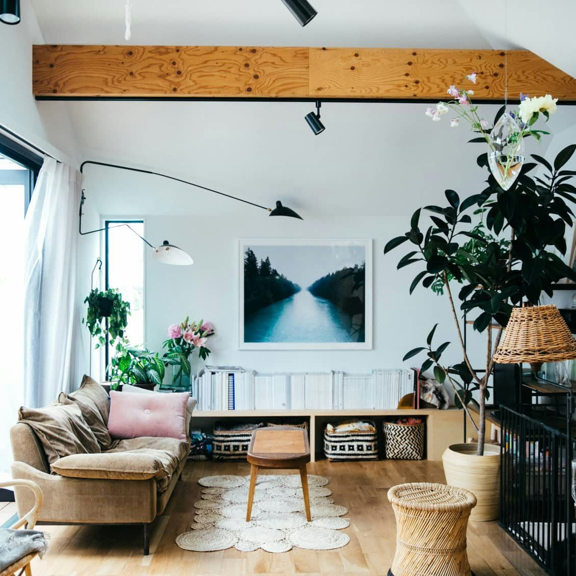 鈴木貴雄Blog: 緩勾配天井の寝室にロフト