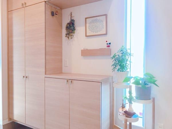 ダイソー たった200円で解決！「移動できるフック」で玄関のカギ置き場が一発すっきり♪収納術や整理整頓のアイデア暮らしニスタ