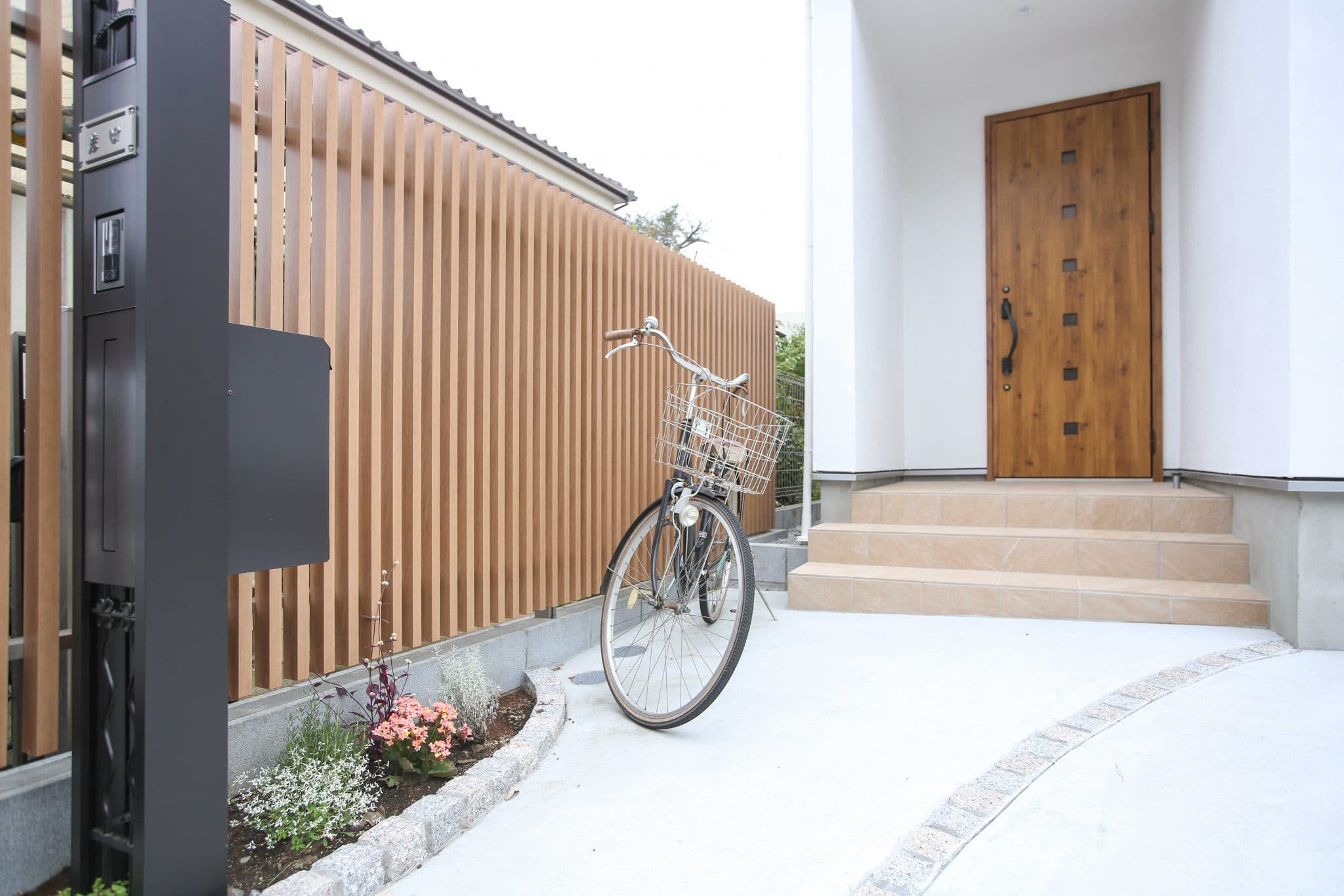 コラム 玄関ポーチってどんなもの？コラム土岐市、瑞浪市、恵那市、多治見市で唯一無二の家づくり語りたくなる自慢の家