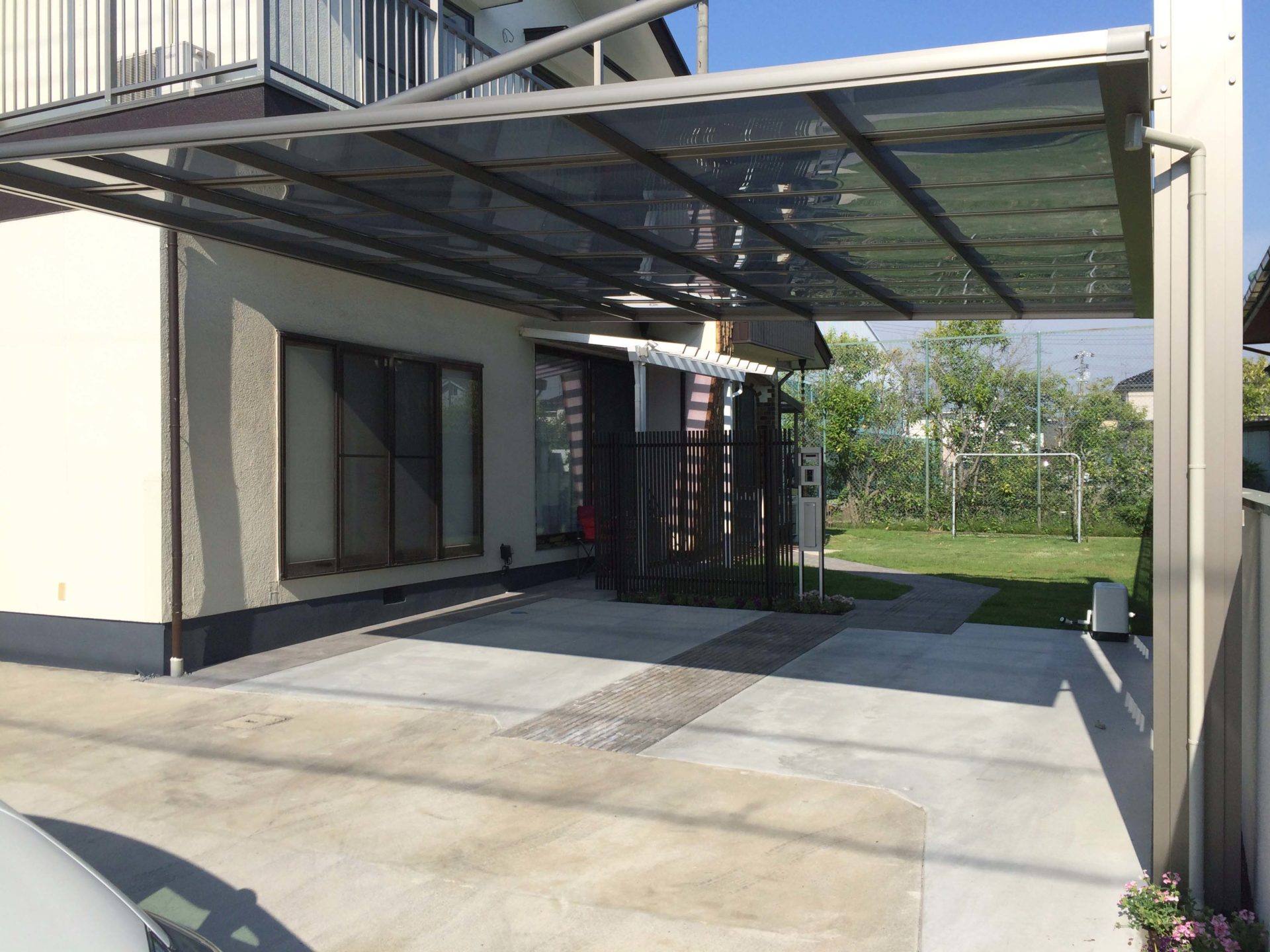 カーポートの柱が邪魔！」という方向けのカーポート8選 - エクステリア工事キロ