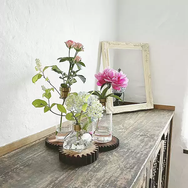 玄関 靴箱上のおしゃれなインテリアまとめ。素敵な印象になるディスプレイ実例folk