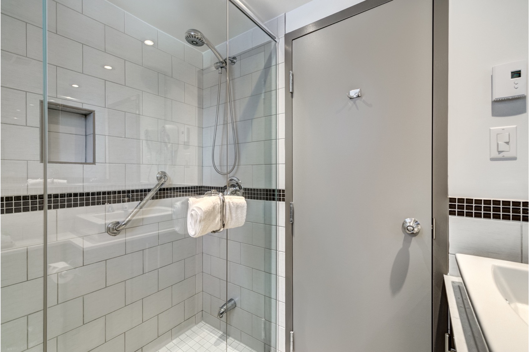 ロシアでの人気の経済的シャワールーム