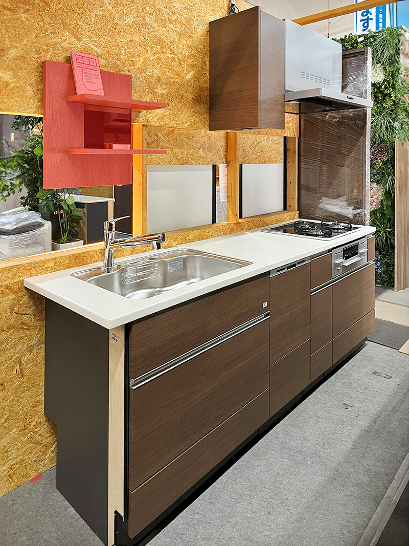 モデルルーム展示品特注・未使用品 タカラスタンダード 人工大理石天板 W2500 左シンク システムキッチン 木目調ブラウン マンション 戸建てリフォーム W0825-06お新古市場