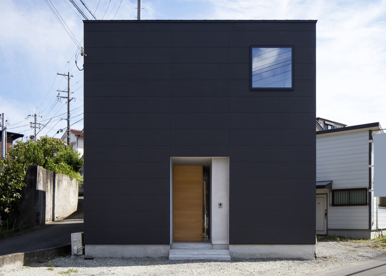 カッコイイ！ 黒い外壁の家が建てたい！と思ったら。メリット・デメリットとおさえておきたいポイント！ - エステートコーポレーション徳島で10年後、20年後安心できる注文住宅を建てるなら