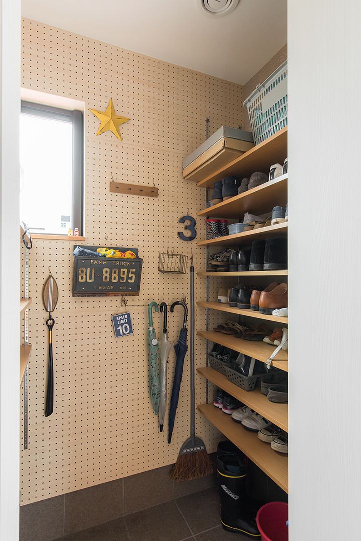 有孔ボードの壁で！EcoDeco エコデコ