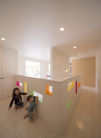 スリットの入った腰壁がポイント☆ 桐の階段で 夏はサラサラ冬はぬくぬく！ シンプルでもひと工夫で オシャレな階段に♪小原建設施工例盛岡の工務店盛岡注文住宅工務店無垢材木の家木のぬくもり健康住宅耐震断熱構造新築建替え