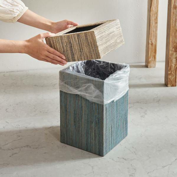 ブラウン トラッシュカン ゴミ箱 ふた付き 30L 2個組キッチン リビング 屋外 分別 コンパクト シンプル デザイン 防臭 スリム 大容量おしゃれ インテリア プラスチック オフィス 置き場所 環境配慮 ゴミ箱 ごみばこ ダストボック恵那市東谷株式会社 明智