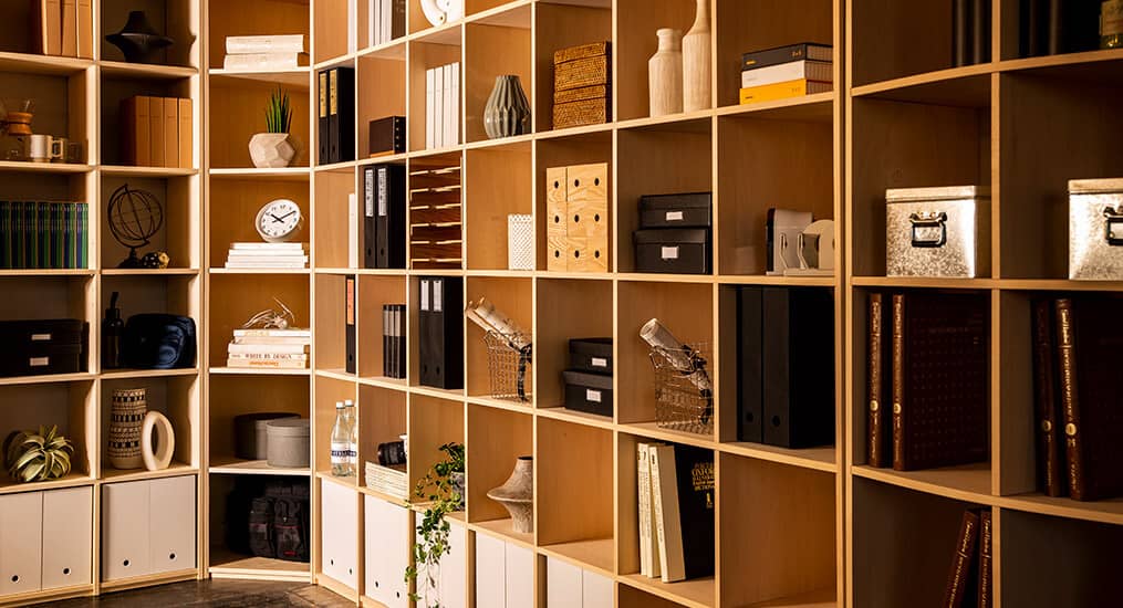 TANA 壁一面のウォールナット材の壁面収納│オーダー家具と無垢天板 東京 WOODWORK