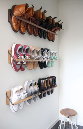 100円ショップで作れるスニーカーの収納壁掛けインテリアを紹介! コンバース倉庫ルーム30
