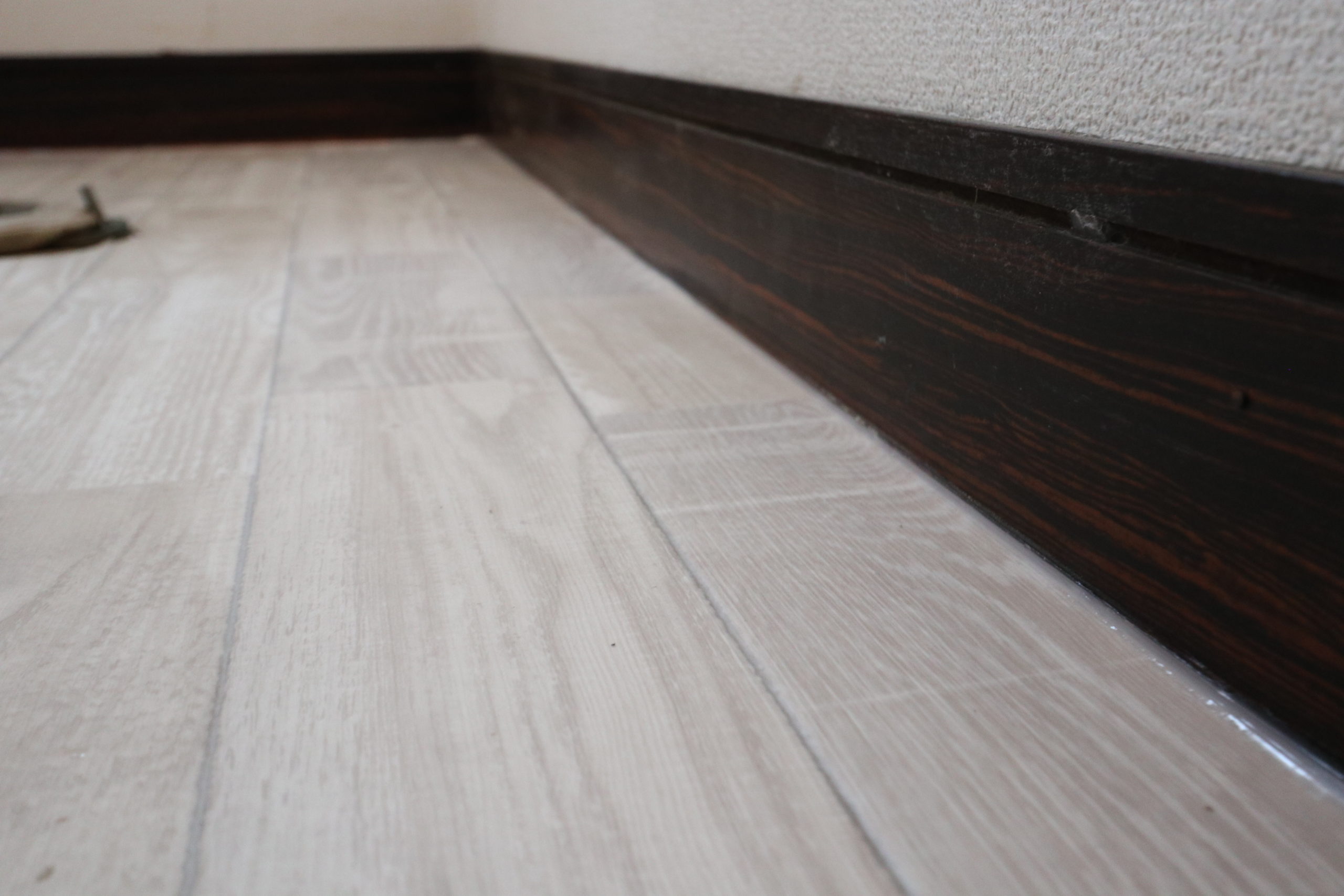 トイレの床をタイルに張替えリフォームするメリットとデメリットは？ - トイレ - ハピすむ