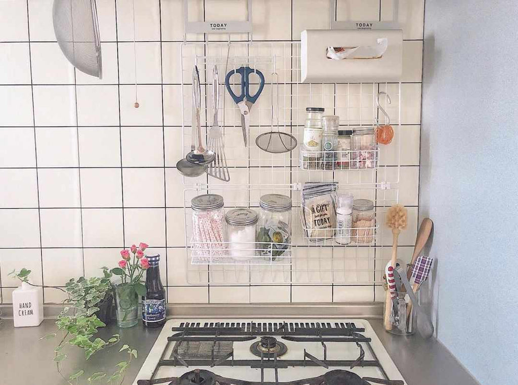 100均のワイヤーネットはサイズが豊富！DIYや収納活用のアイディアを紹介 - 株式会社ワッツ