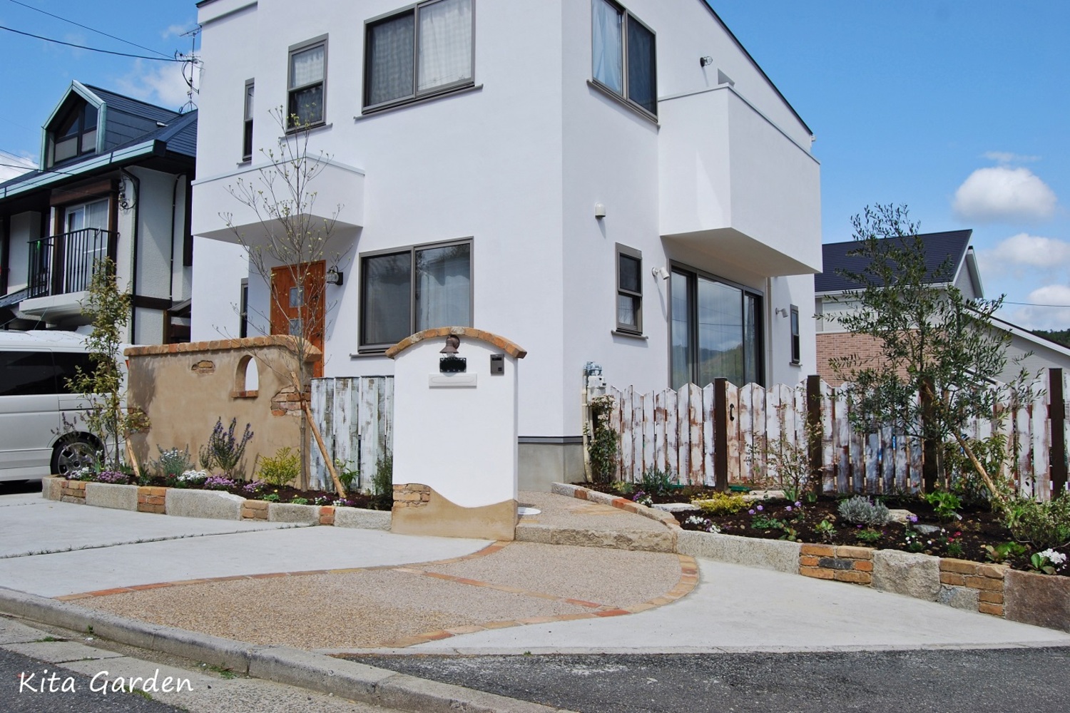 玄関横に趣味のスペースを設けた、スキップフロアの住まいイワクラホーム