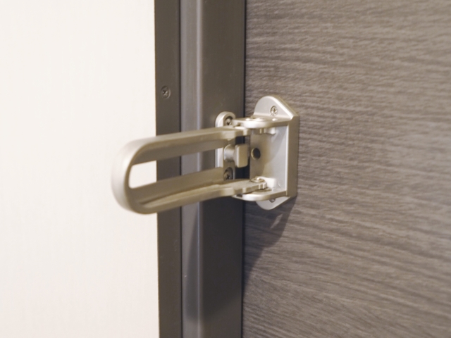 U字ロックの開け方・外し方ドアチェーンロックを解除する裏ワザ