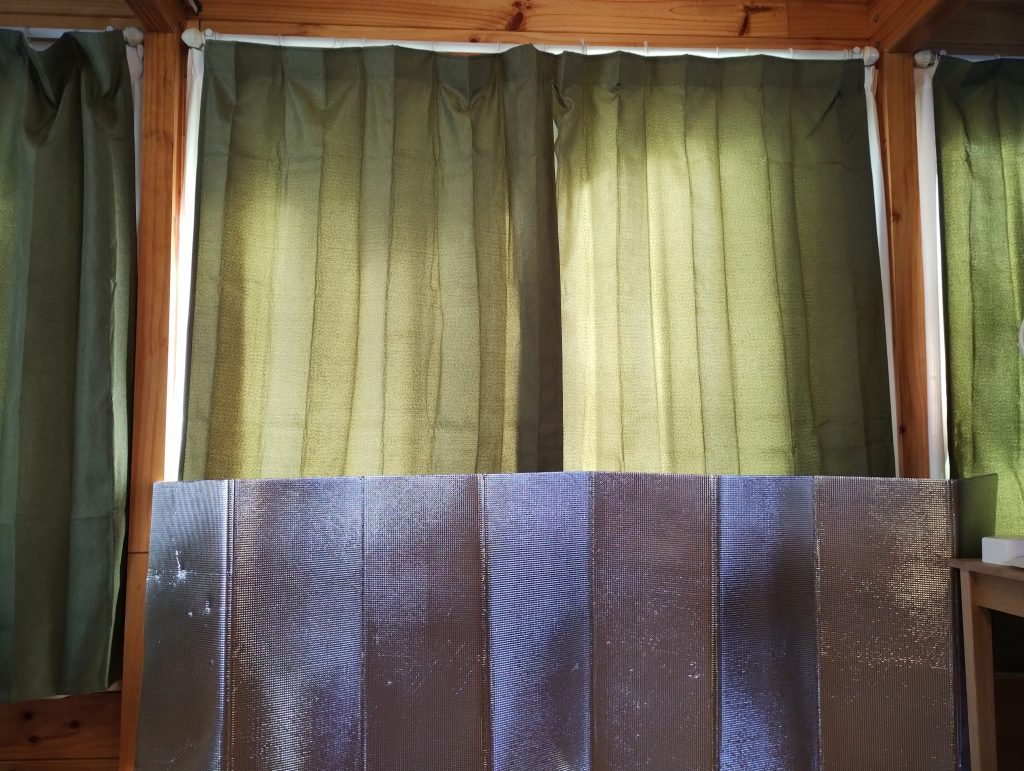 寒い冬を快適に過ごすための断熱カーテンの活用法』COLUMNTateYoko タテヨコ